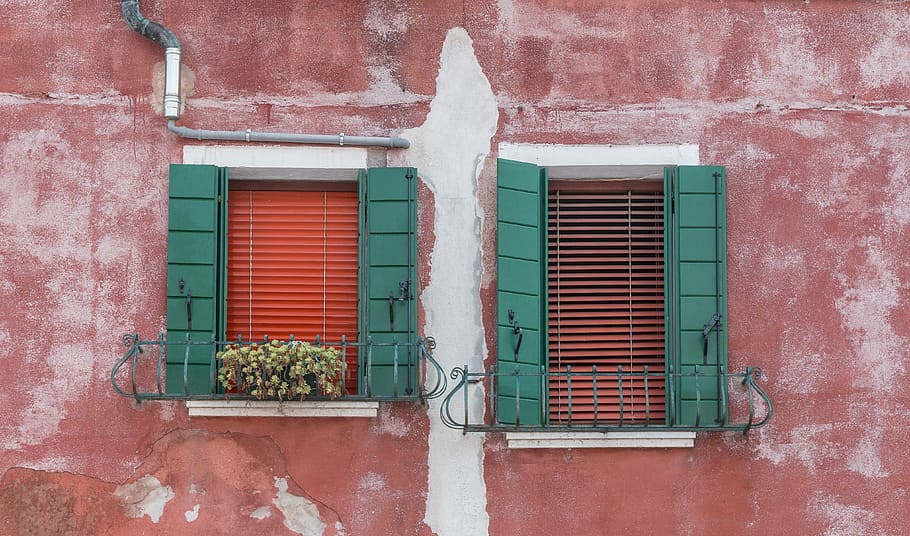 house, window, balcony, architecture, building, wall, city HD wallpaper