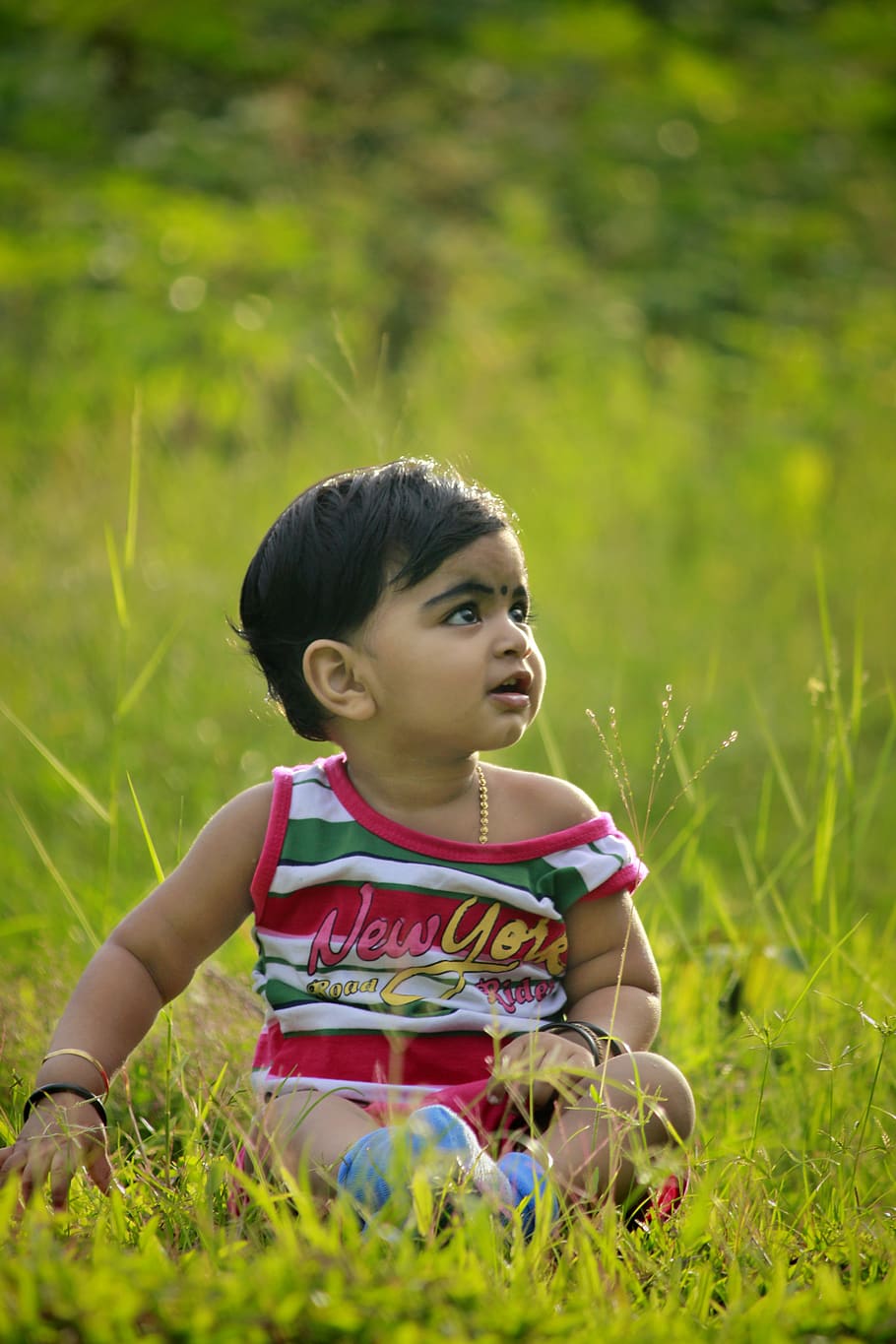 baby sitting down, child, childhood, grass, field, one person HD wallpaper