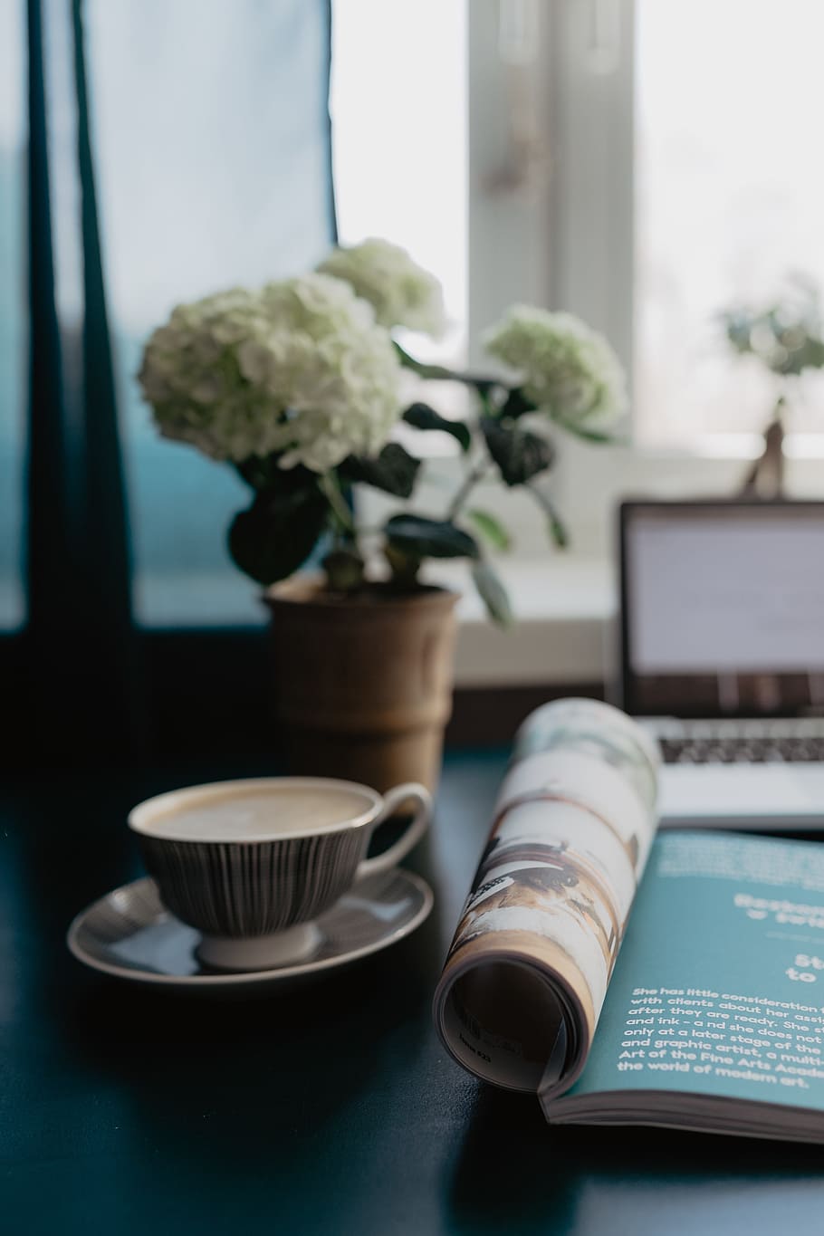 Reading a magazine, workspace, desk, time, break, entrepreneur HD wallpaper