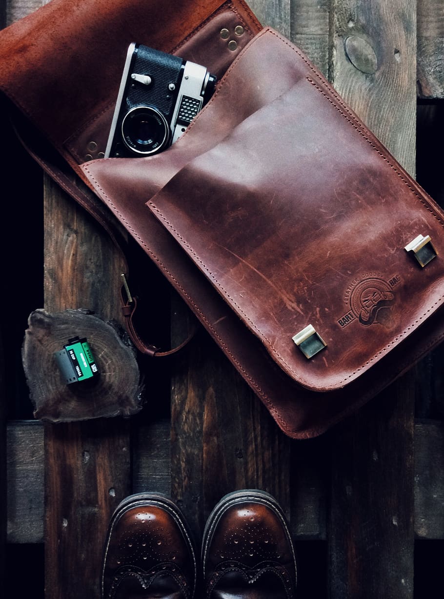 Black and Gray Camera on Brown Leather Bag, camera equipment HD wallpaper
