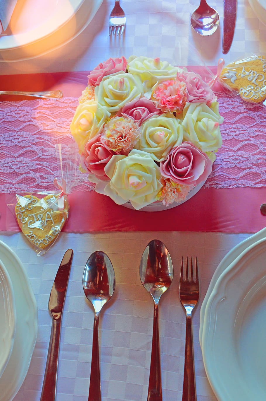 wedding table, bouquet, place setting, holiday, flowers, cutlery HD wallpaper