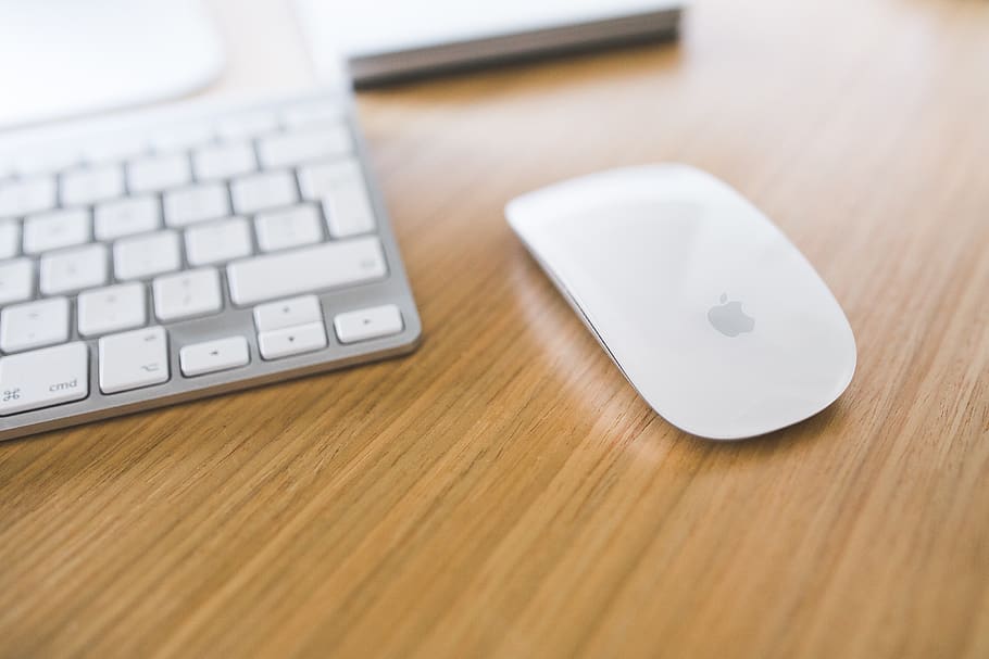 White Apple mouse and keyboard on a wooden desk, mac, magic mouse HD wallpaper