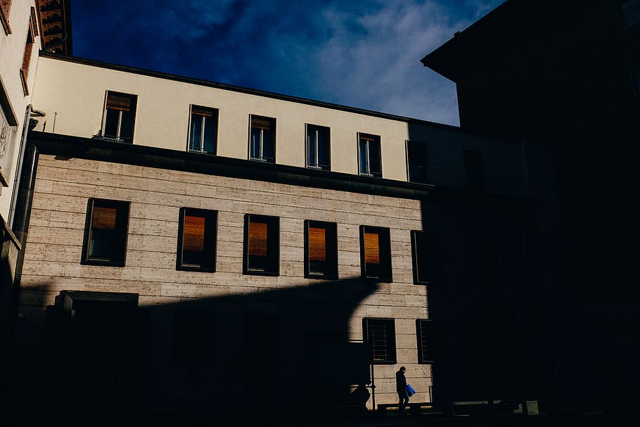 Brown Buildings, architecture, sunlight, windows, building exterior HD wallpaper