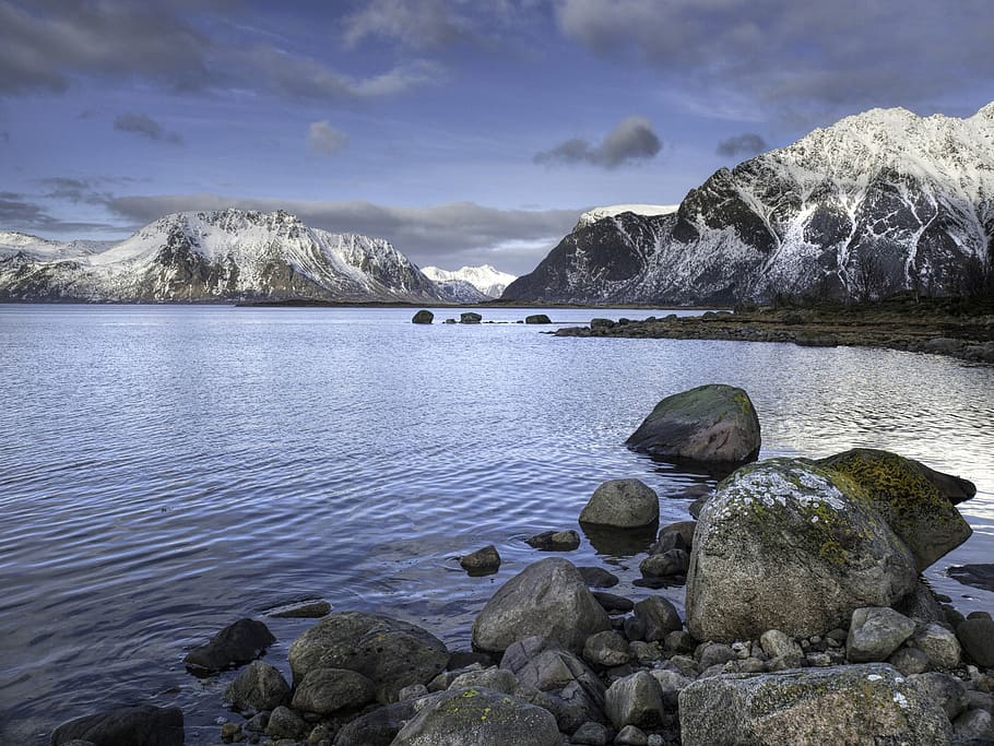 Black and Gray Rock Formations Beside Blue Body of Water, landscape HD wallpaper