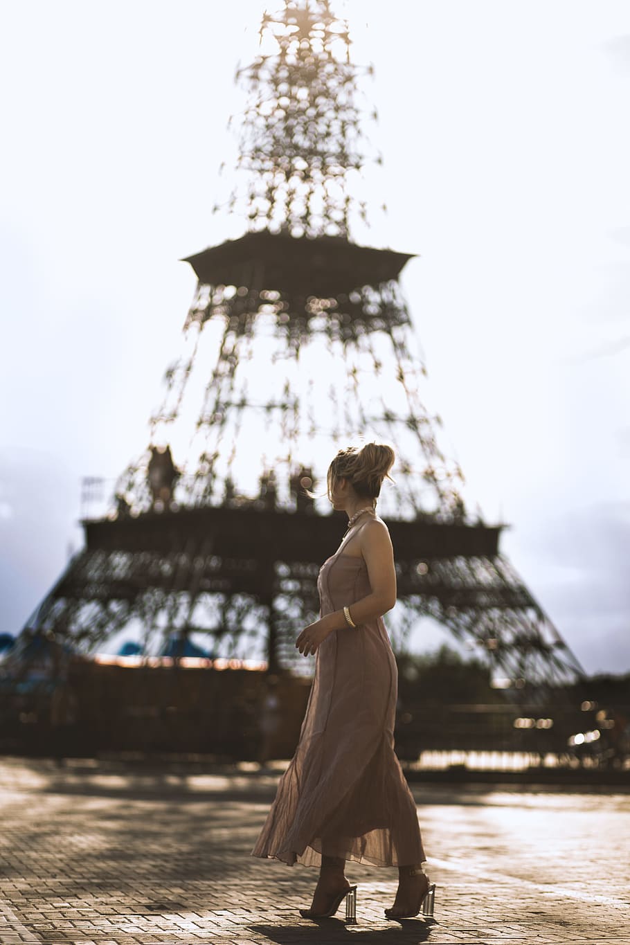 Woman Standing Near Eiffel Tower, architecture, city, dress, fashion, HD wallpaper