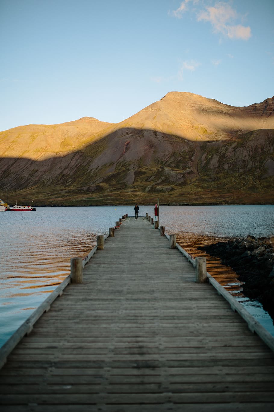 person standing at edge of dock, harbour, sea, sunset, mountain HD wallpaper