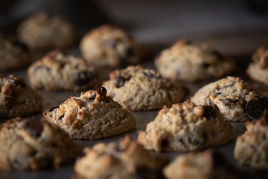 Selective Focus Photography Of Chocolate Cookies, chocolate chip cookies, HD wallpaper