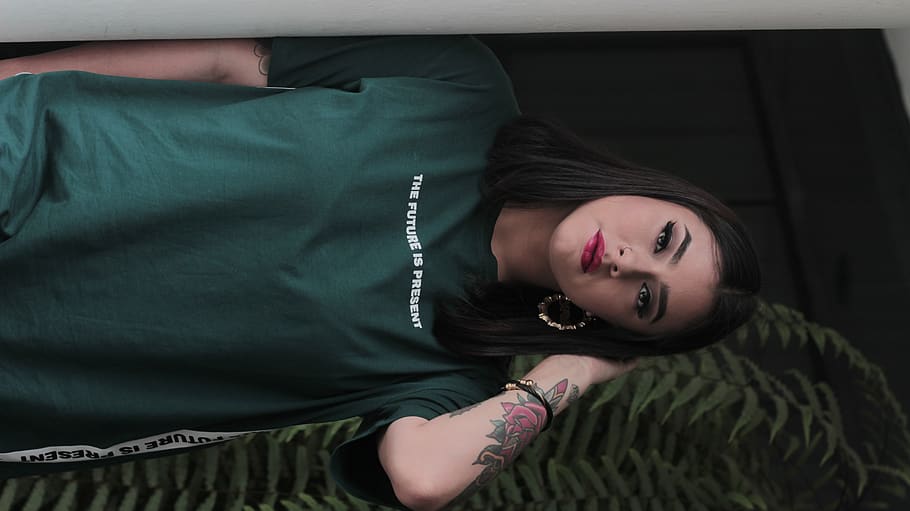 woman with green crew neck t-shirt, skin, sleeve, apparel, clothing, HD wallpaper