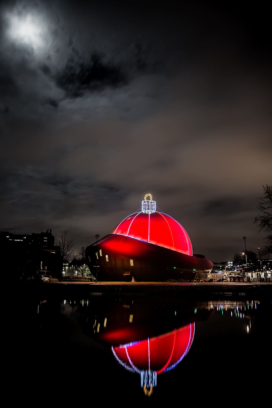 dot, groningen, christmas ball, reflection, night photo, photography HD wallpaper