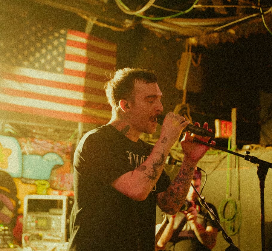 man singing on stage, person, human, musical instrument, musician HD wallpaper