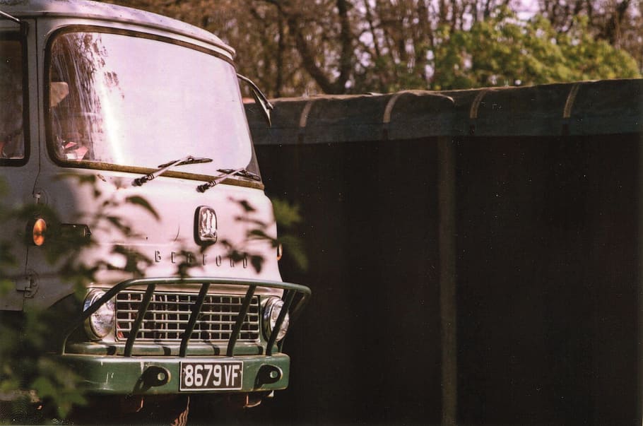 white van near wall, vehicle, rust, mousehold heath public carpark, HD wallpaper