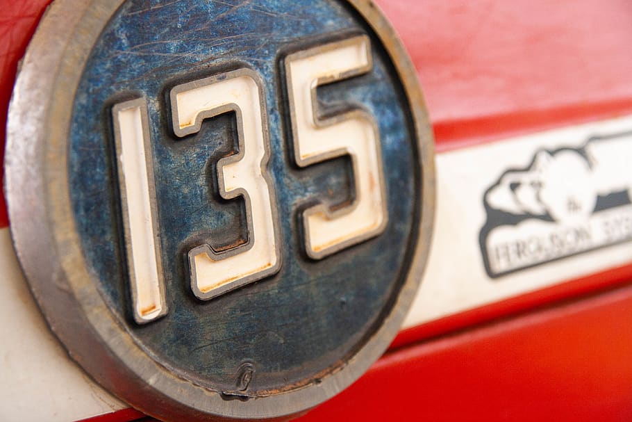 135 embossed emblem, type, lettering, font, number, red, metal HD wallpaper