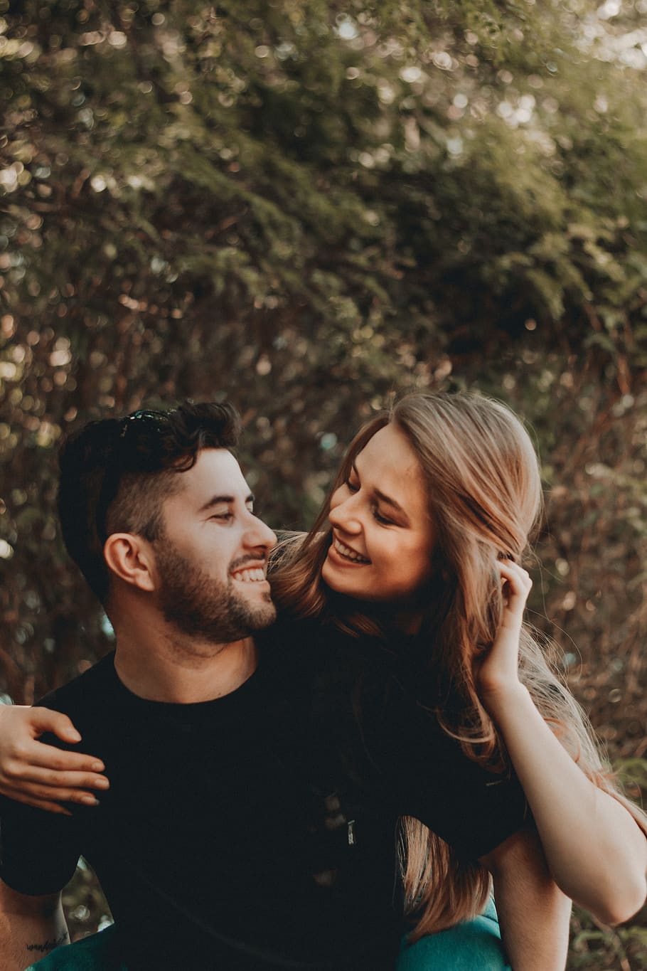 Woman Behind Man , affection, couple, happiness, love, people HD wallpaper