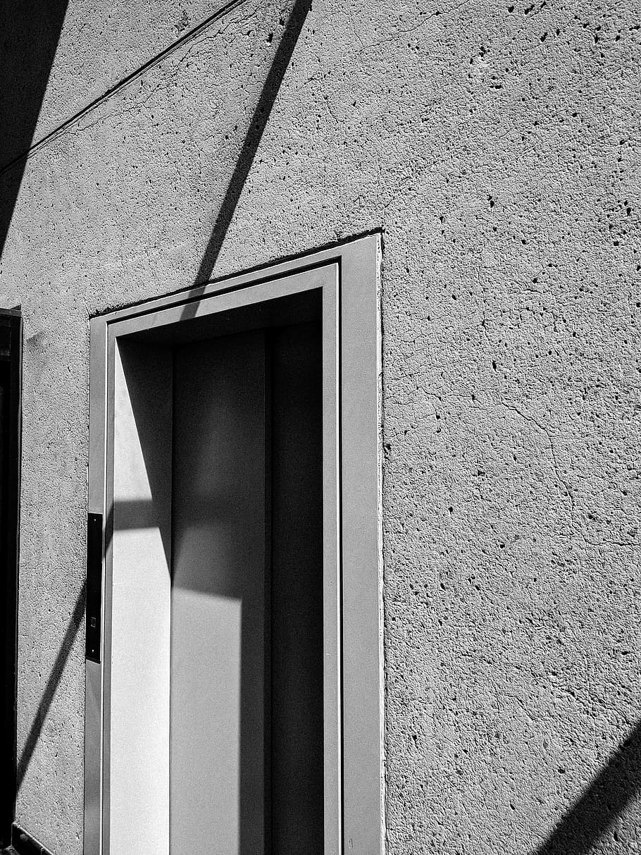 opened white door, building, window, shadow, black and white HD wallpaper