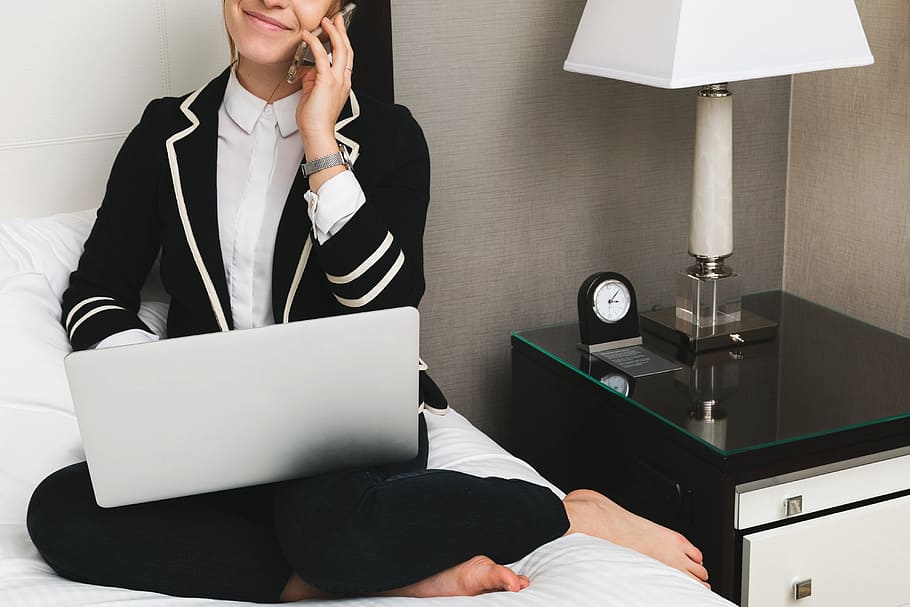 Woman With Laptop In Hotel Photo, Women, Fashion, Business, Computer, HD wallpaper