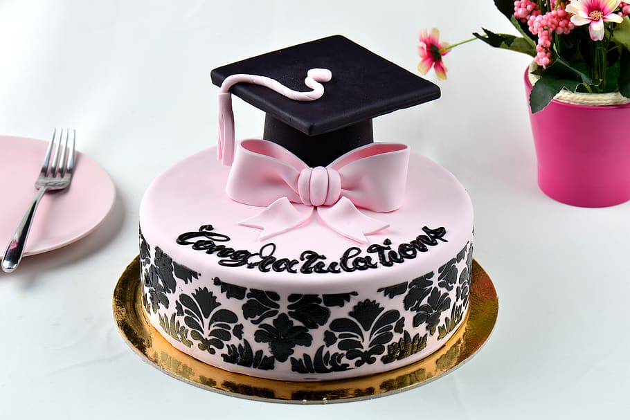 Pink Graduation Cake | Flowers | Floward Qatar