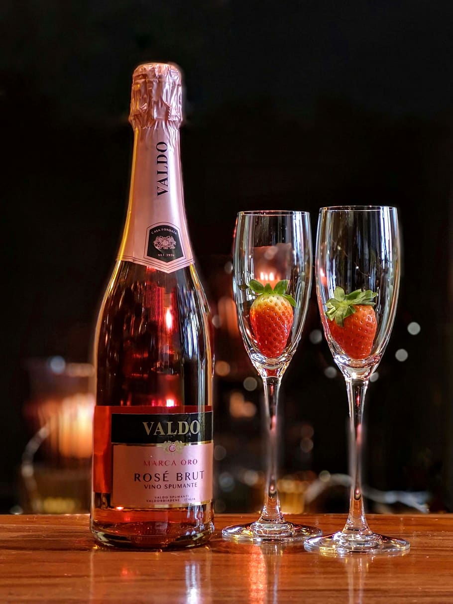Valdo Rose Brut, alcoholic beverage, bottle, celebration, champagne HD wallpaper