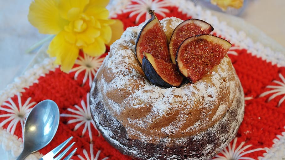 Round Brown Food With Sliced Fruit, bake, cake, close-up, cocoa HD wallpaper