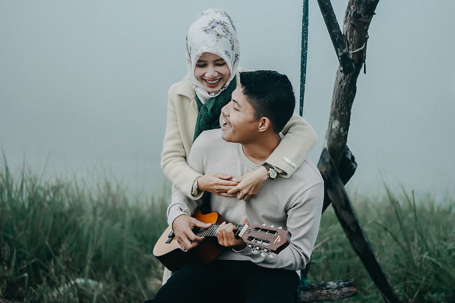 woman back hugging man, guitar, musical instrument, leisure activities HD wallpaper