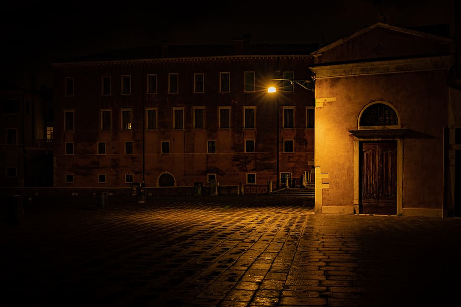 walkway, path, urban, town, city, building, downtown, pavement HD wallpaper