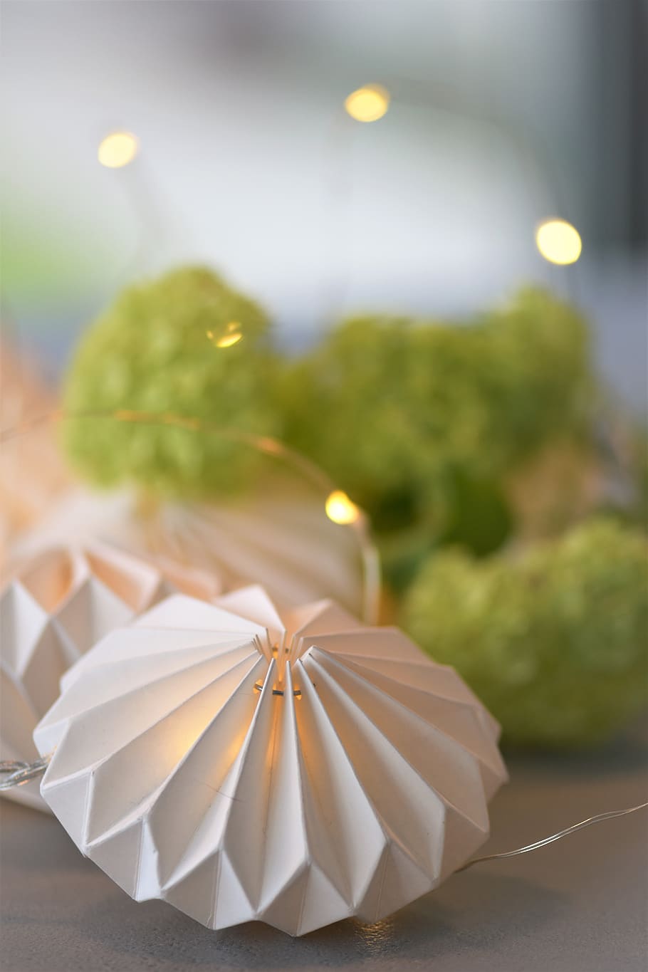 decoration, table decorations, candle, flowers, floral decorations HD wallpaper