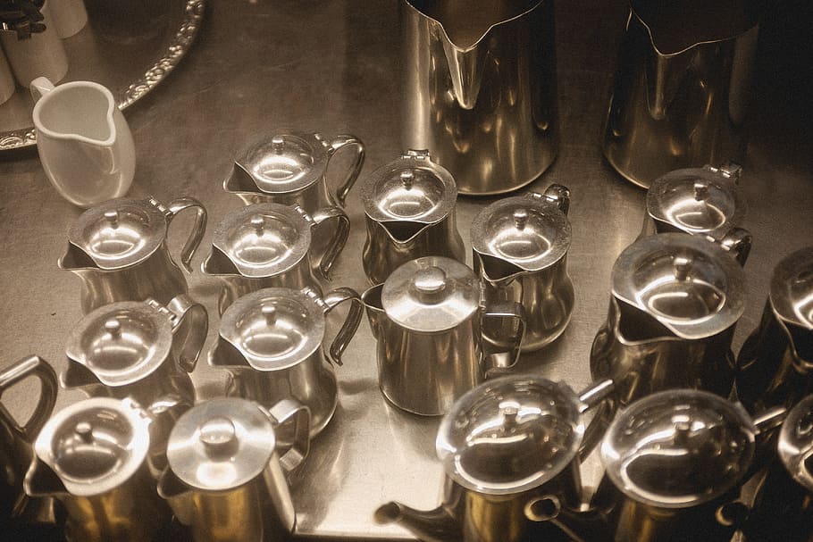 Coffee pots, antique, authentic, brass, bunch, cafe, close-up HD wallpaper