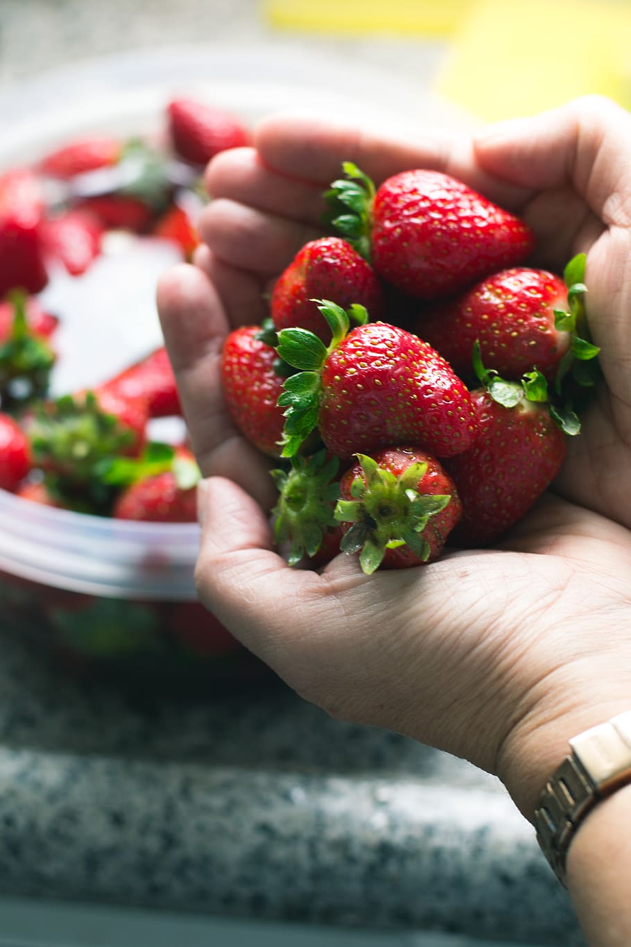 fruit, strawberry, red, healthy, food, fruta, morango, human hand, HD wallpaper