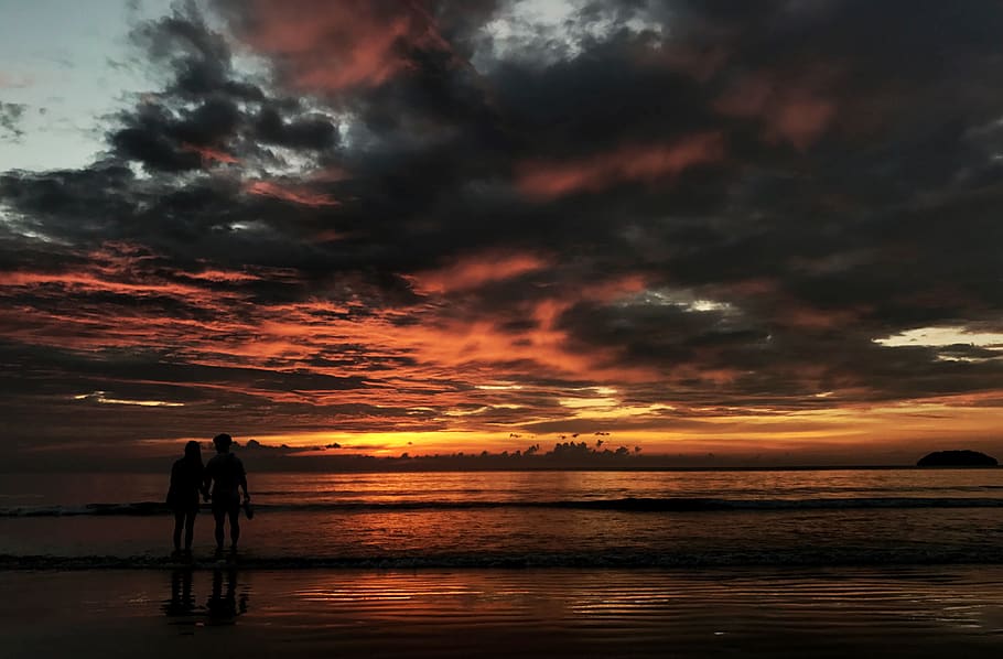Two Person Standing on Beach Silhouette Photo, backlit, clouds HD wallpaper