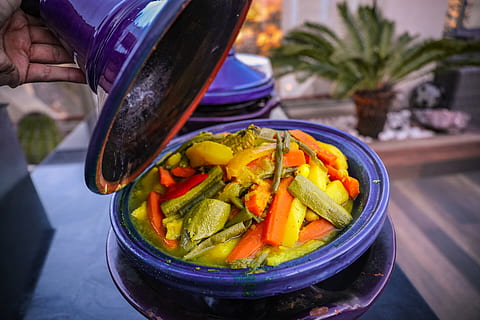 Vegetable Dish In Ceramic Cooking Pot, delicious, dinner, food HD wallpaper