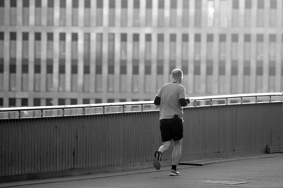 Running town. Серый картинки бегут. Человек among as бежит. Служебный виды города и бегущих людей.