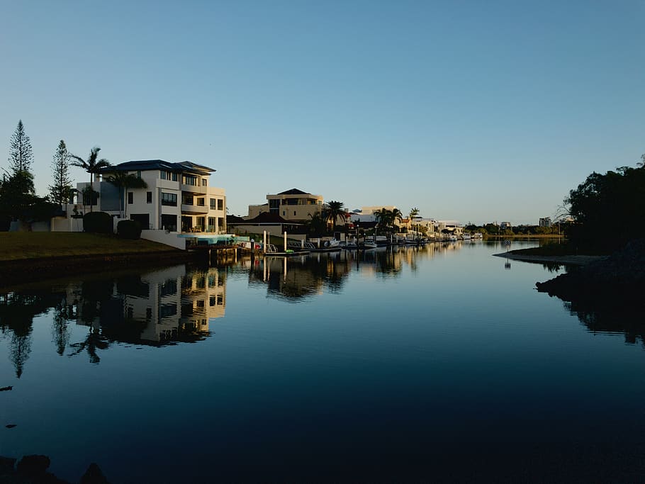 panoramic photography of white concrete house beside body of water, HD wallpaper