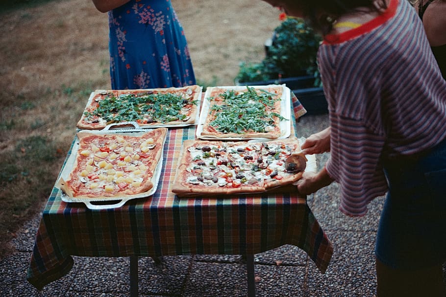 person serving pizza, food, human, meal, home decor, furniture HD wallpaper