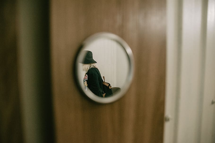 Round Silver Metal-framed Mirror Attached on Wall, blur, door HD wallpaper