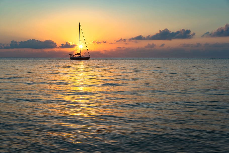 roatan honduras, caribbean, sunset, waves, ocean, sailboat, HD wallpaper