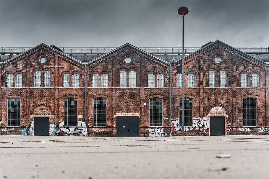 brown painted concrete building, brick, door, urban, town, city HD wallpaper