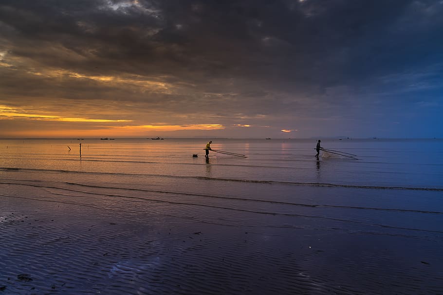 Two Fish Nets in Body of Water, backlit, beach, clouds, dawn HD wallpaper