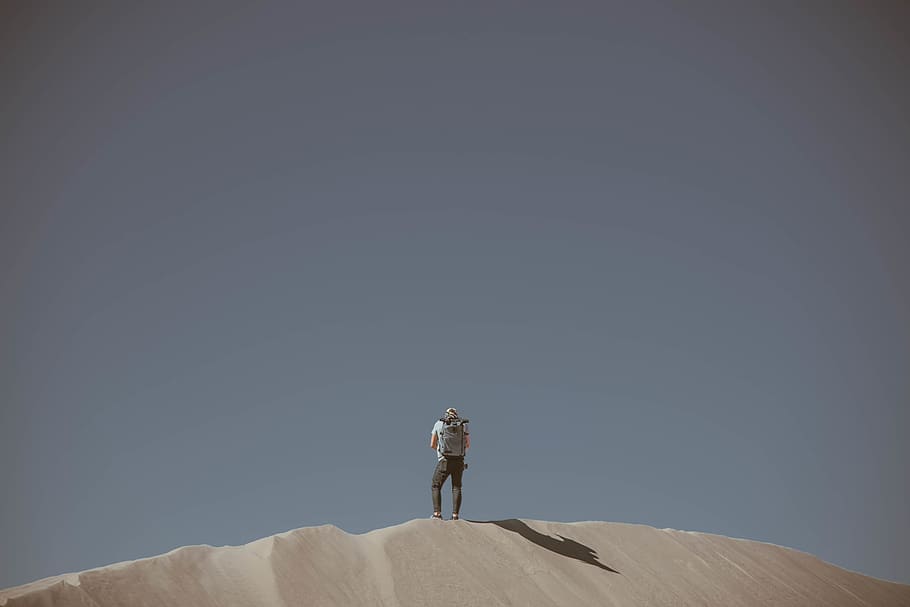 man standing on cliff, full length, copy space, lifestyles, people HD wallpaper