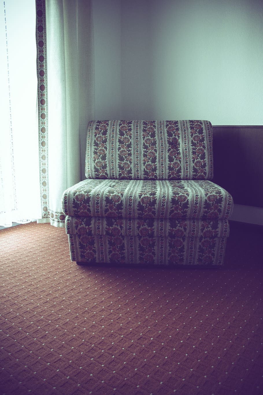 White and Red Floral Fabric Sofa Near Corner Wall, carpet, interior decoration HD wallpaper