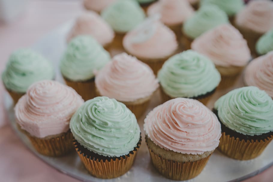 cupcakes with icings, sweet food, food and drink, indulgence HD wallpaper