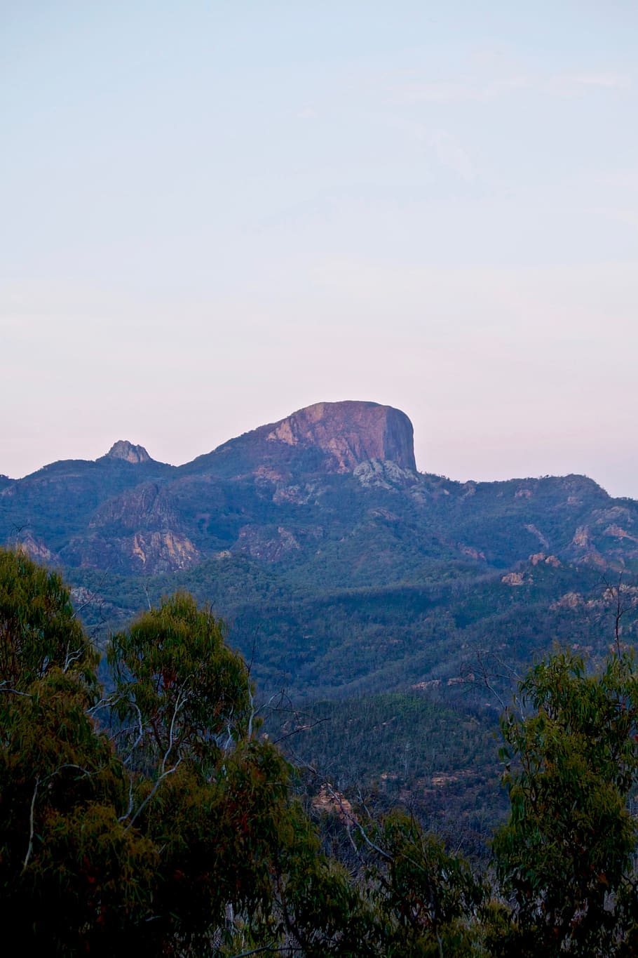 australia, warrumbungle national park, shield volcano, hiking