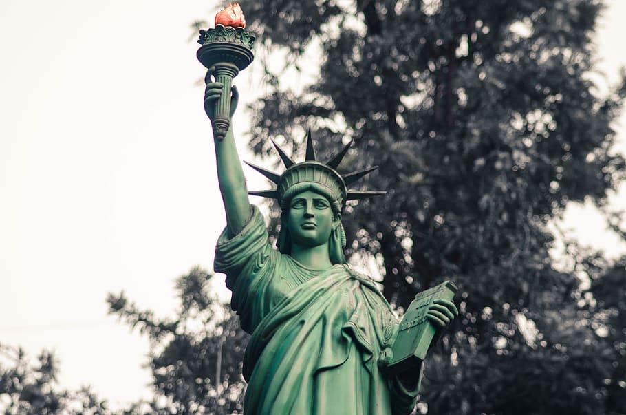 india, pune, minimal, flame, torch, liberty, green, bokeh, statue of liberty HD wallpaper