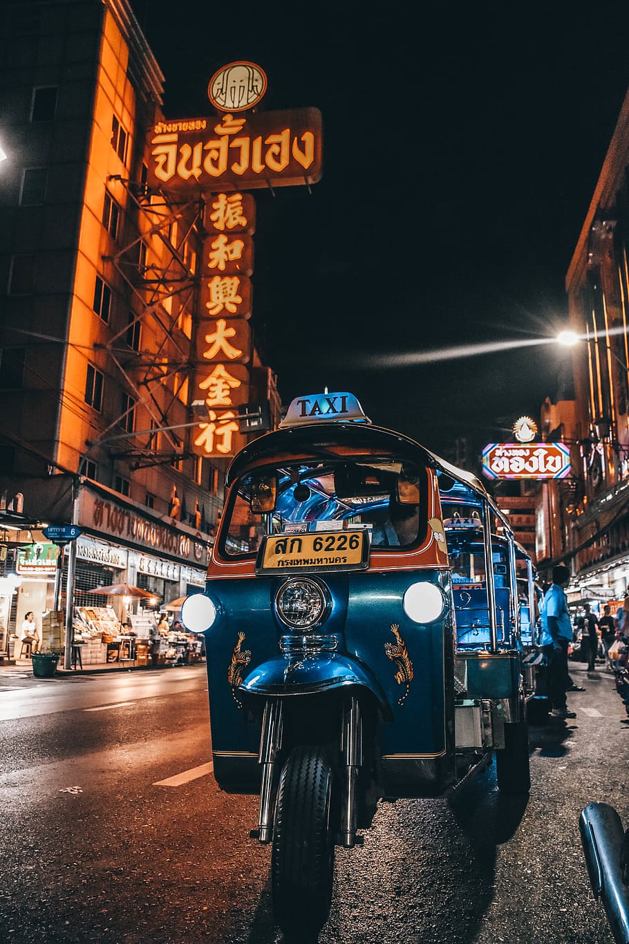 blue auto rickshaw on road, night, transportation, illuminated, HD wallpaper