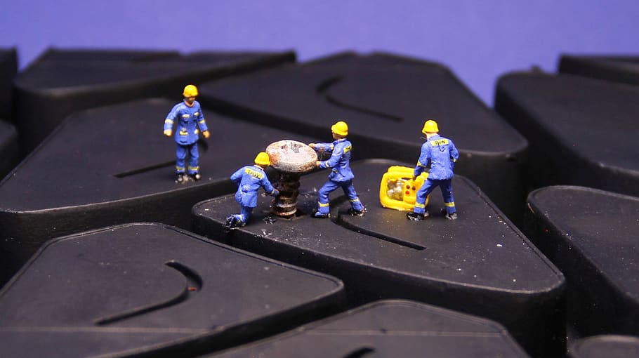 mature, repair, miniature figures, thw, industry, mechanics, HD wallpaper