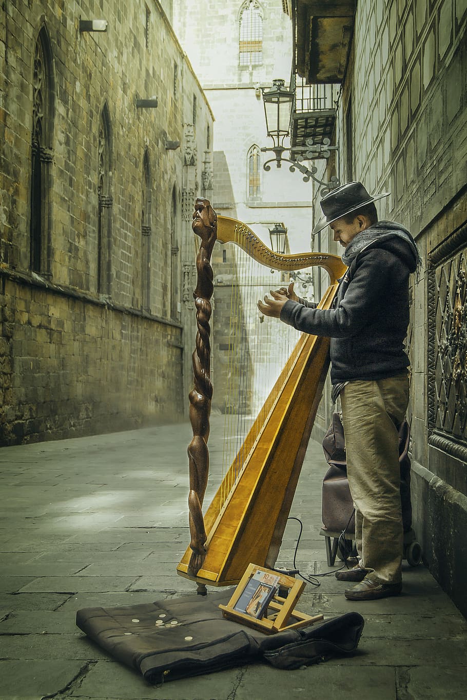 spain, barcelona, gothic quarter, architecture, real people HD wallpaper