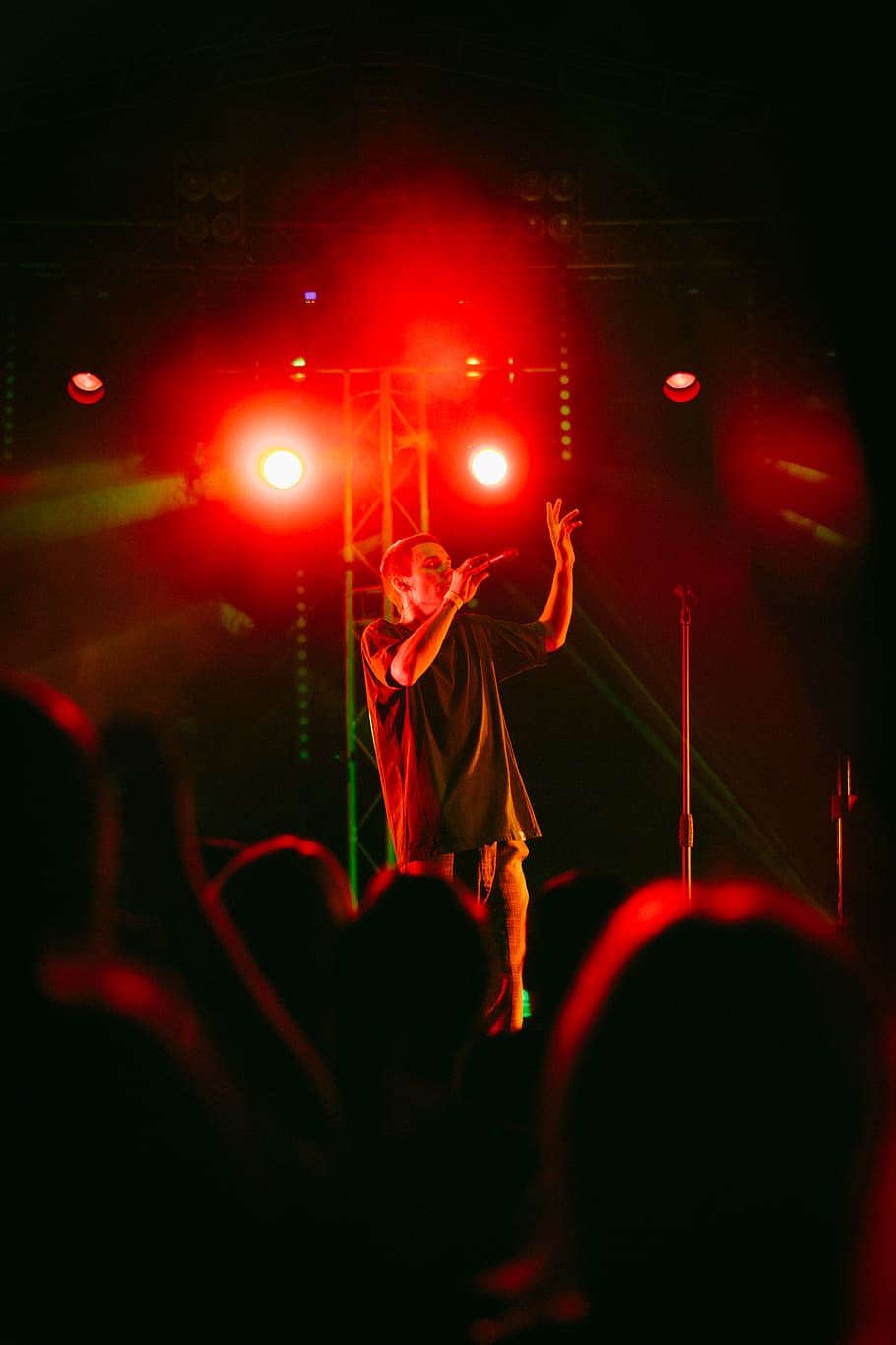 man performing on stage, male, light, crowd, night, evening, red HD wallpaper