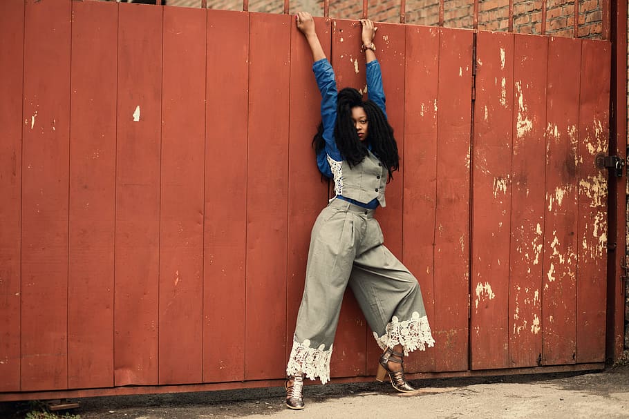Woman in Gray and Blue Long-sleeved Shirt and Gray Pants, daytime HD wallpaper
