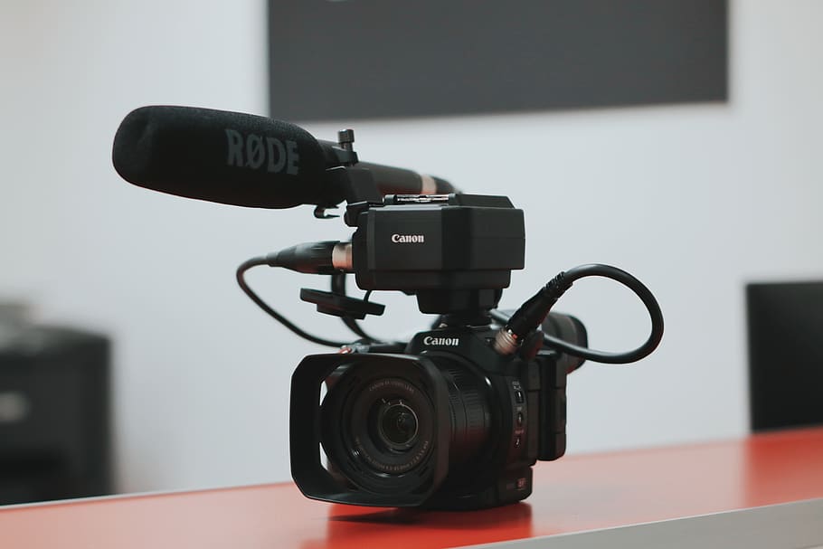 Black Canon Video Camera With Microphone on Desk, equipment, technology HD wallpaper