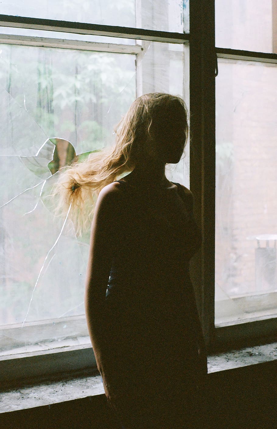 hair, window, broken, glass - material, real people, one person HD wallpaper