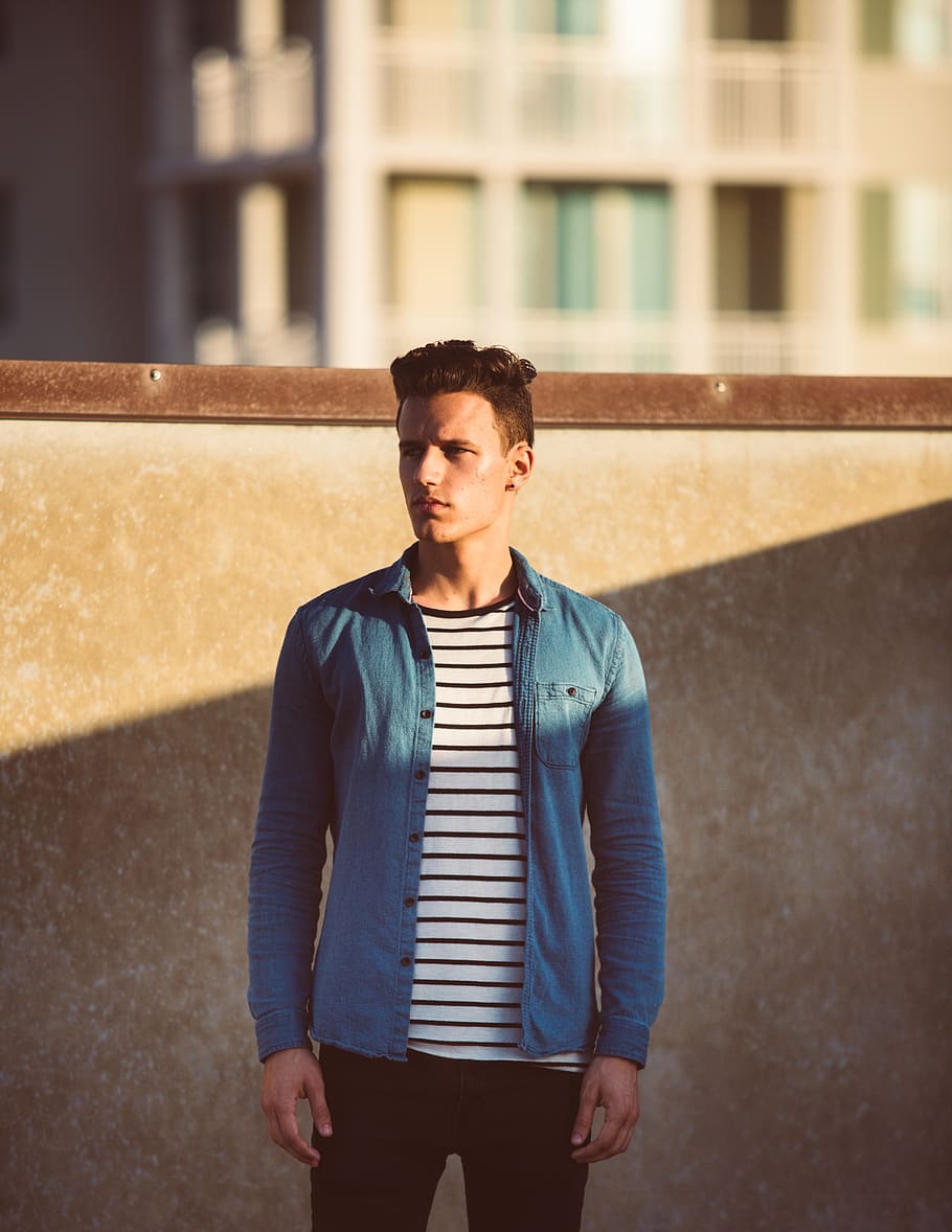 guy, man, fashion, jacket, buildings, bokeh, city, urban, sunlight HD wallpaper
