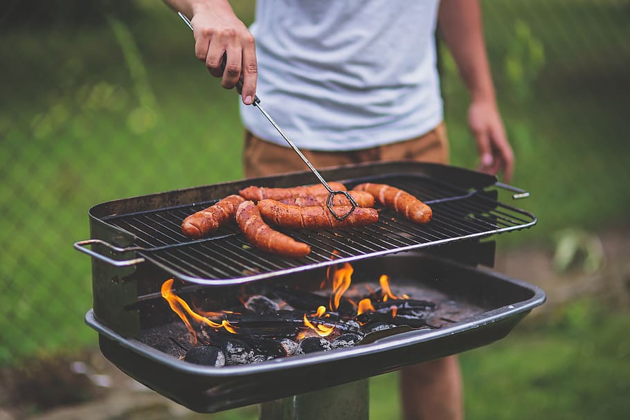 The grill man, adult, barbecue, bbq, beef, boy, charcoal, cook out, HD wallpaper
